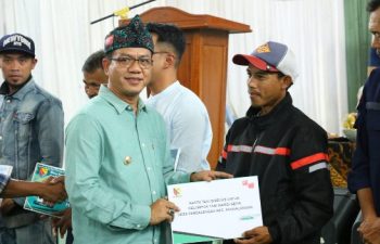 Masyarakat Kabupaten Bandung Dukung Kebijakan 13 Program Prioritas Kang DS Dilanjutkan