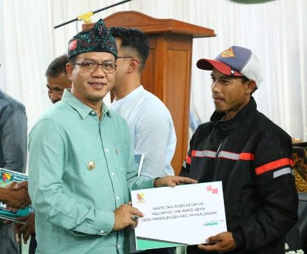 Masyarakat Kabupaten Bandung Dukung Kebijakan 13 Program Prioritas Kang DS Dilanjutkan